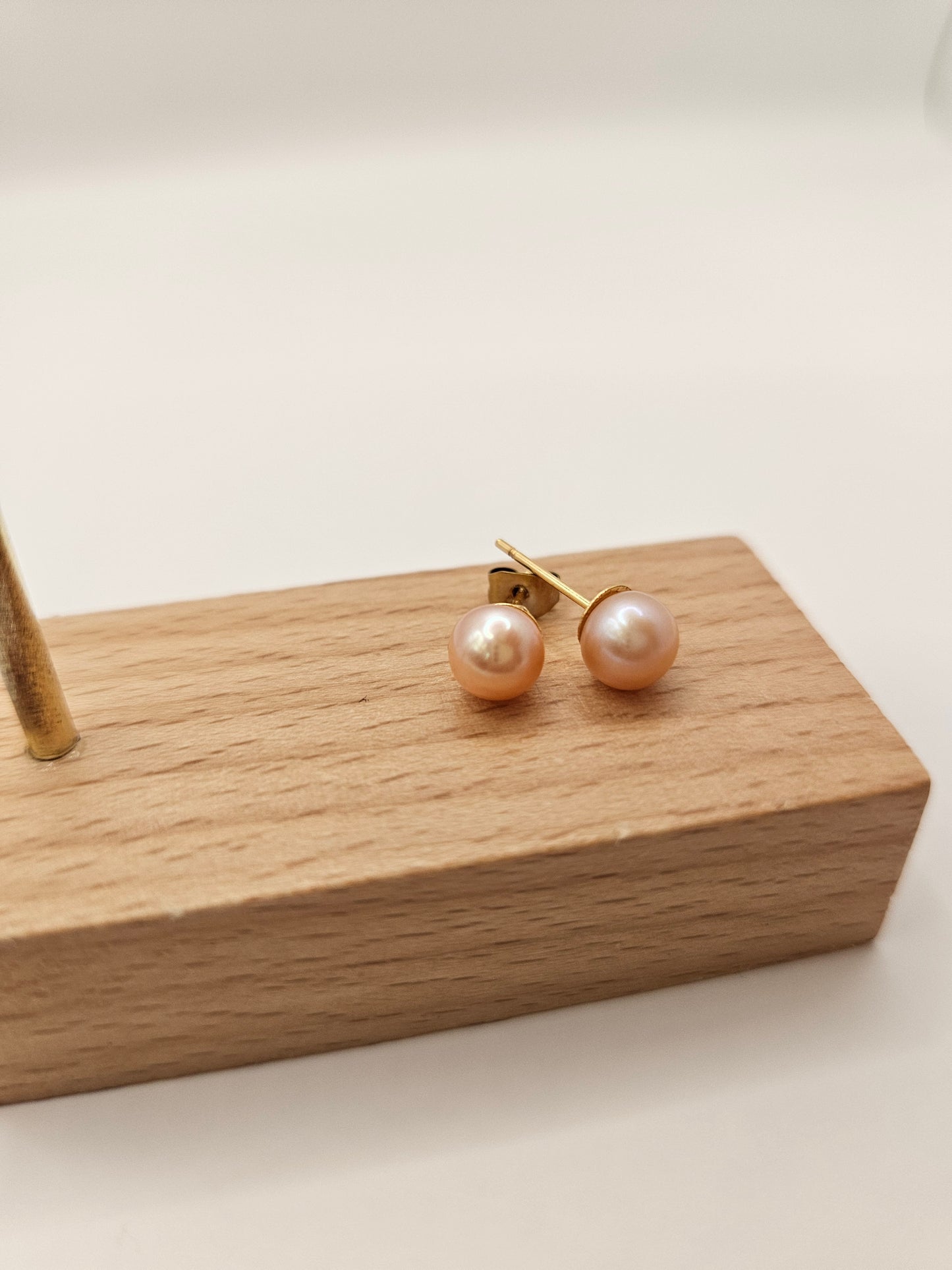 Tek İncili Pembe Küpe 6 mm Minimal İnci