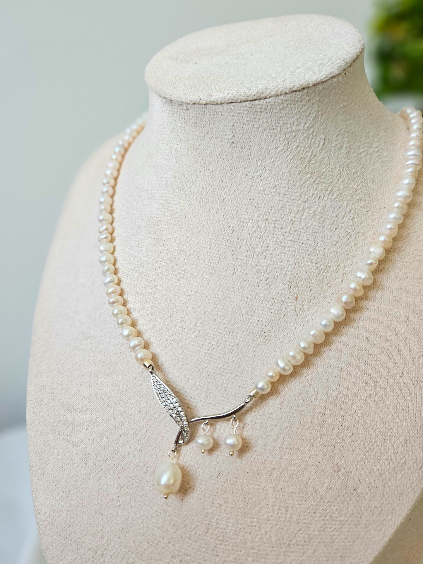 Gerçek İnci Gümüş Laleli Kolye