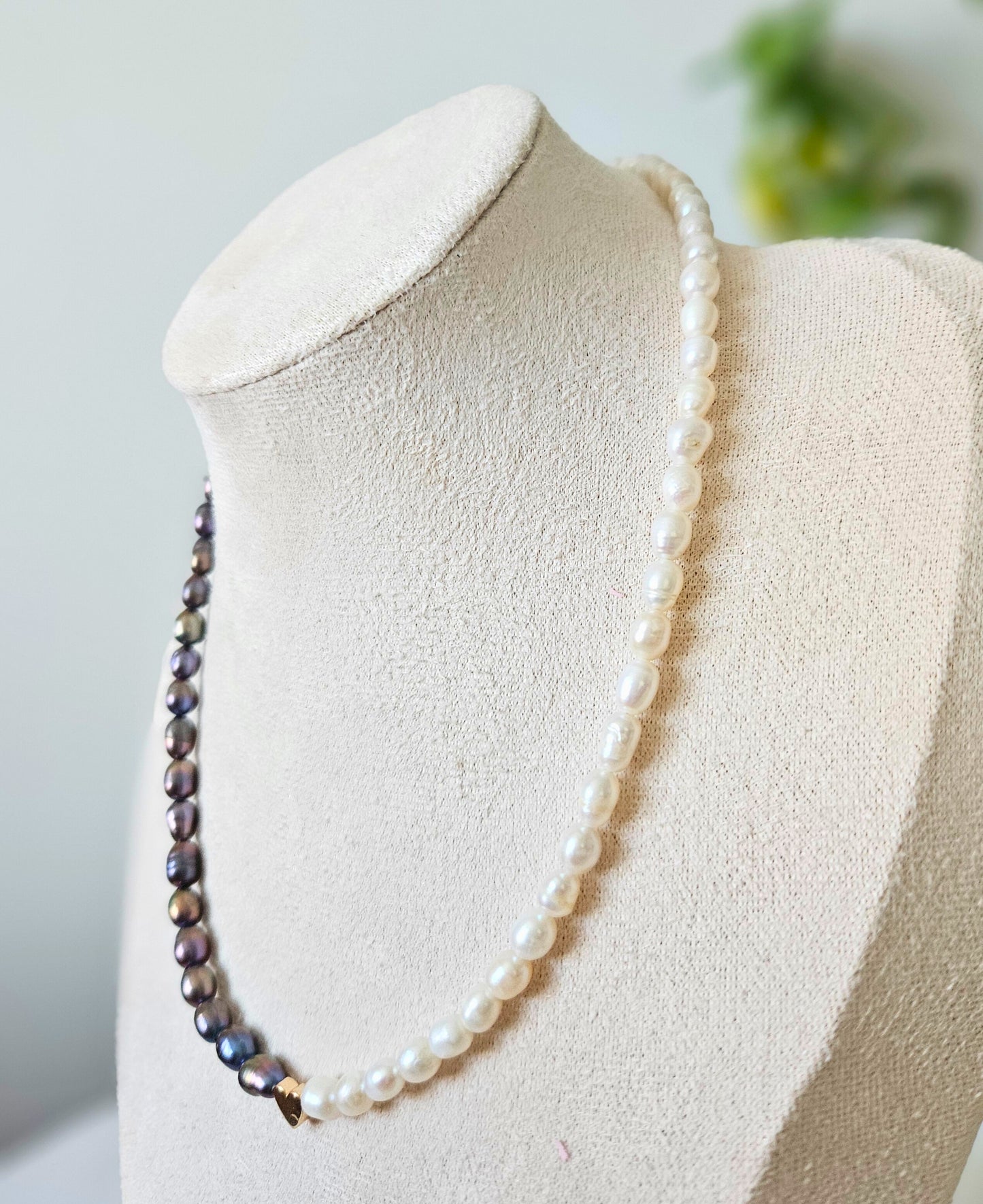 Siyah-Beyaz Doğal İnci Kolye