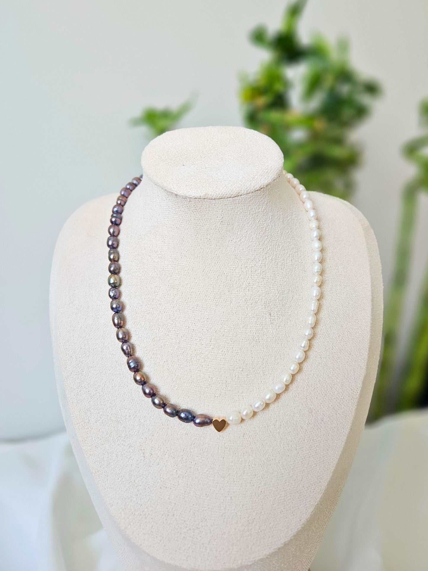 Siyah-Beyaz Doğal İnci Kolye