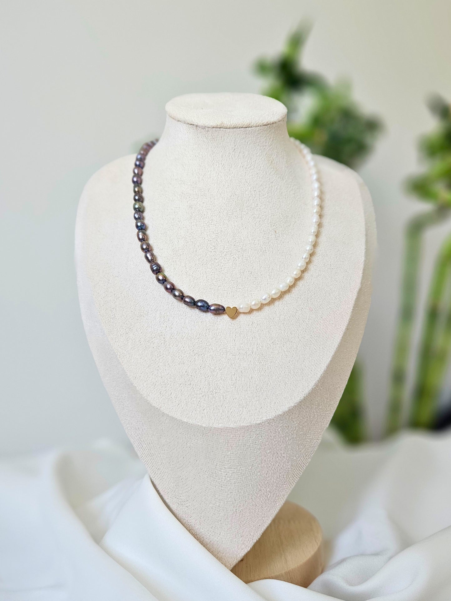 Siyah-Beyaz Doğal İnci Kolye